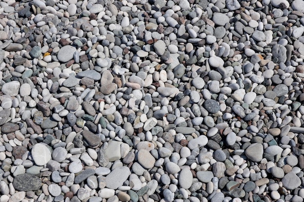 Textura de guijarros de la playa del banco de la orilla del mar