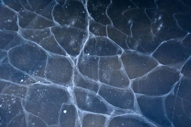 Textura de hielo agrietado, fondo abstracto frío de invierno estacional, hielo natural, hielo roto en un lago