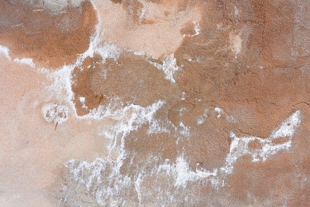 Textura de hormigón de pared que se puede utilizar como fondo Fragmento de pared con arañazos y grietas