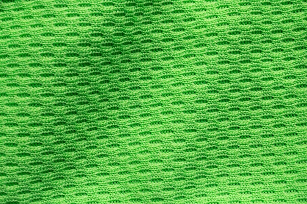 Textura de jersey de camiseta de fútbol de tela de ropa deportiva verde cerrar