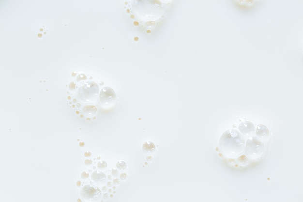 textura de leche macro Superficie blanca de leche y burbujas y ondas desde arriba vista de pájaro