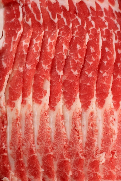 Textura macro de fatia de carne vermelha para sukiyaki ou churrasco coreano