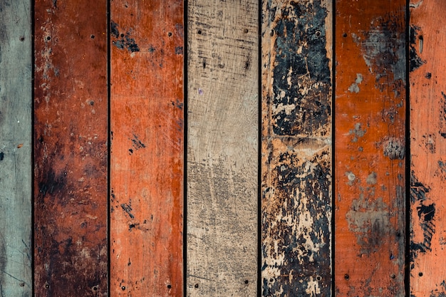 Textura de madera marrón oscuro con fondo de rayas naturales