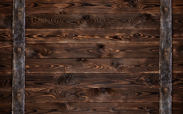 Textura de madera oscura con elementos de metal antiguo