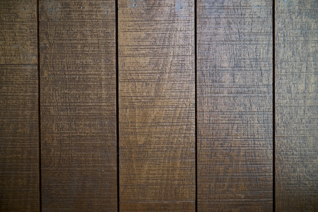 Textura de madera rústica vertical con tablones.