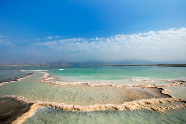 Foto la textura del mar muerto. costa salada. israel