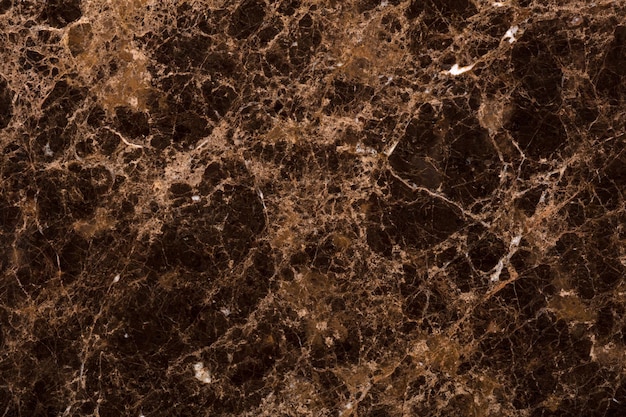 Textura de mármol marrón de alta resolución con tonos de tierra ideal para pisos y paredes
