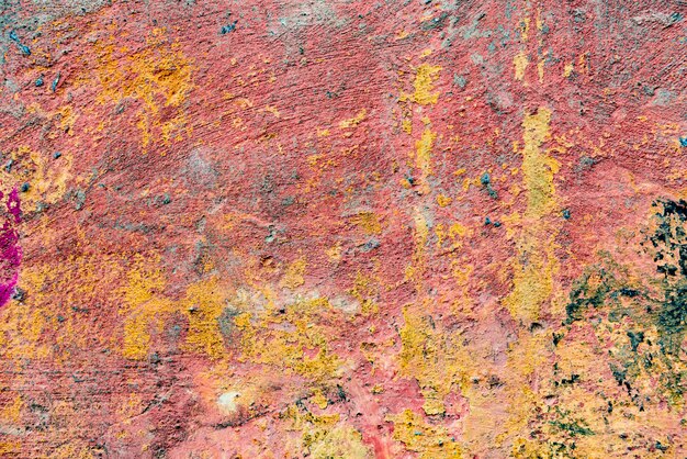 Textura de un muro de hormigón con grietas y arañazos