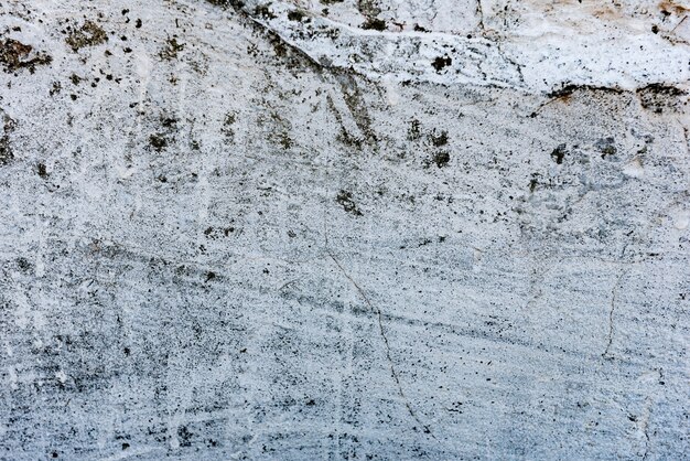 Textura de un muro de hormigón con grietas y arañazos