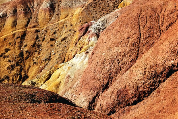 Textura natural de piedra arenisca en el colorido de Marte en las montañas de Altai, el entorno natural de fondo