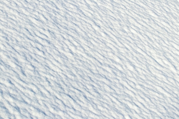 Foto textura de nieve blanca que se encuentra uniformemente en el suelo