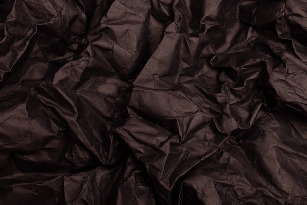 Textura o fondo de papel arrugado en tonos negros detallado