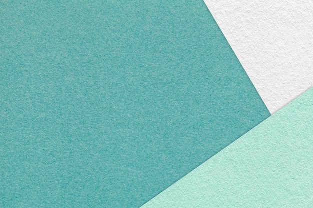 Foto textura de papel de fondo de color cian oscuro con borde blanco y menta cartón verde vintage