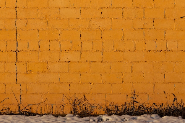 Textura de pared exterior de ladrillo áspero de yeso naranja