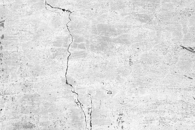 Textura, pared, fondo de hormigón. Fragmento de pared con arañazos y grietas.