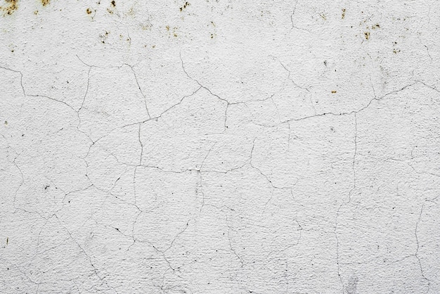 Textura, pared, hormigón. Fragmento de pared con arañazos y grietas.