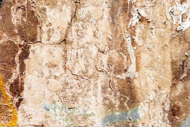 Textura, pared, hormigón, se puede utilizar como fondo. Fragmento de pared con arañazos y grietas.