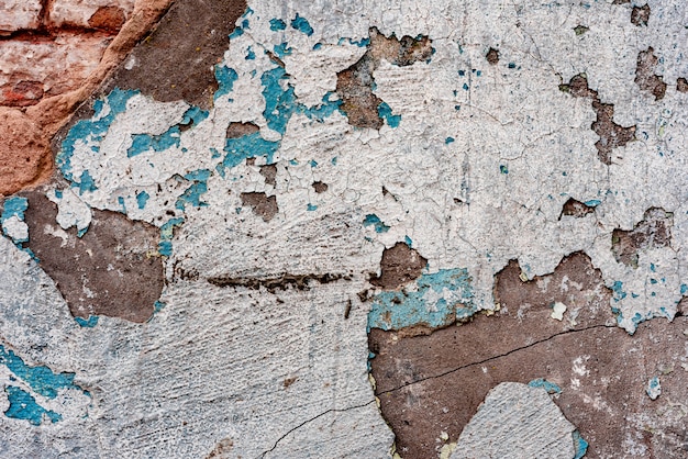 Textura, pared, hormigón, se puede utilizar como fondo. Fragmento de pared con rasguños y grietas.