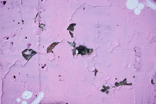 Textura de pared con yeso viejo desgastado, pintado de rosa
