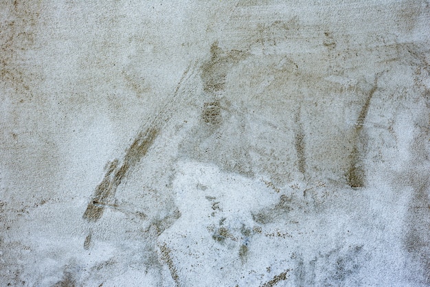 Textura, parede, fundo de concreto. Fragmento de parede com arranhões e rachaduras