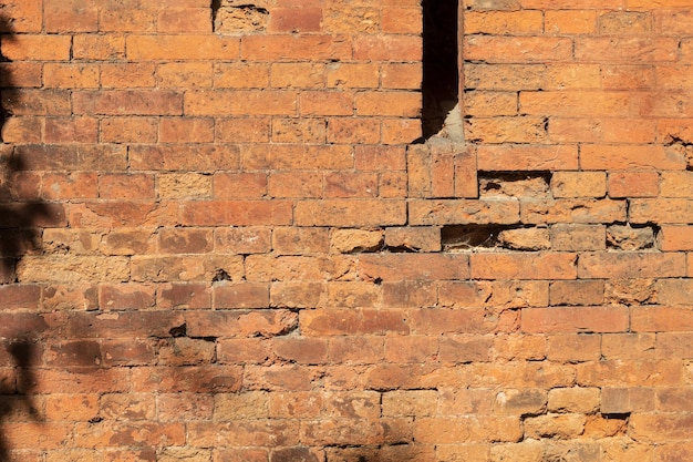 La textura de las paredes de ladrillos de arcilla roja.