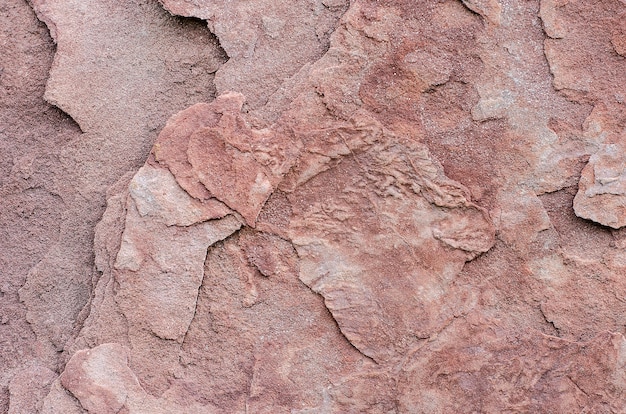 Foto textura de una piedra marrón agrietada