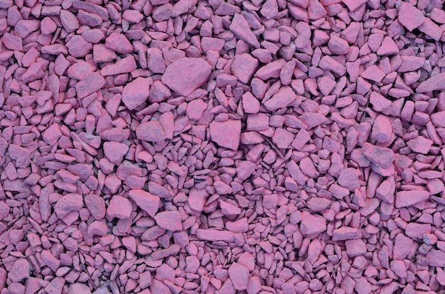 Textura de una pila de piedras trituradas, pintadas en rosa.