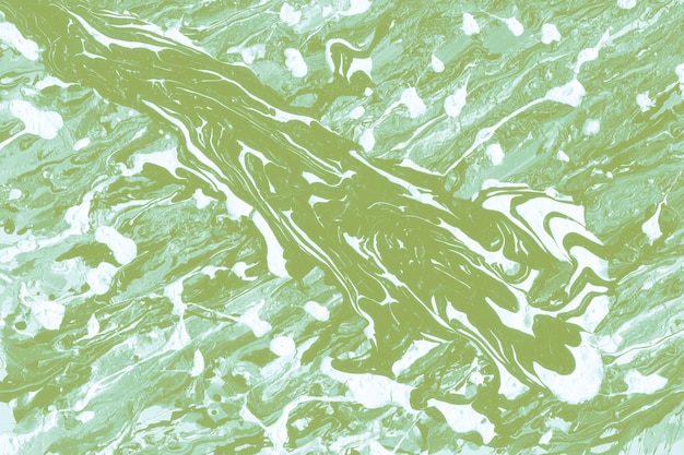 Textura de pintura líquida colorida sobre un fondo de papel blanco