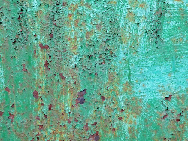 La textura de la pintura verde agrietada.