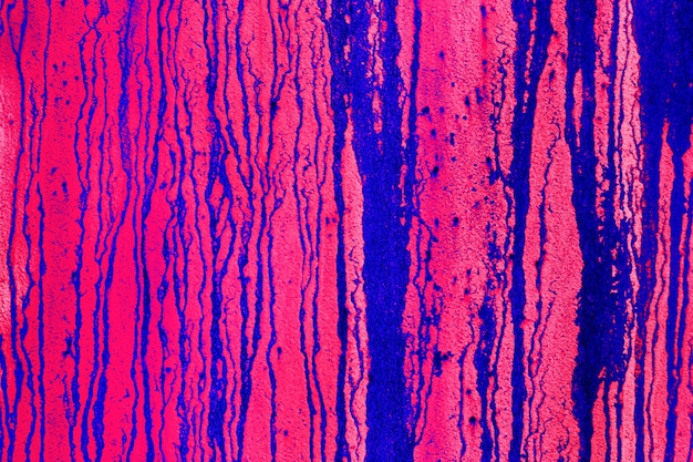 Textura de la pintura vieja en la pared de metal oxidado. Imagen en colores rojo y azul.