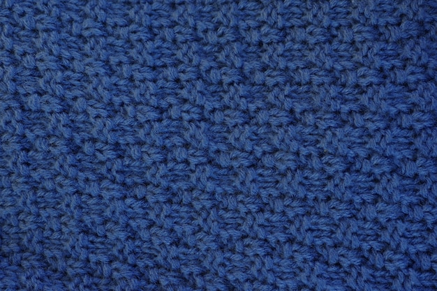 Textura de prendas de punto de colores. Color del año 2020: azul clásico. Color de moda para la temporada 2020.