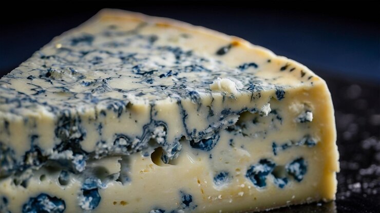 Textura del queso Un macro shot de queso azul que destaca su textura única