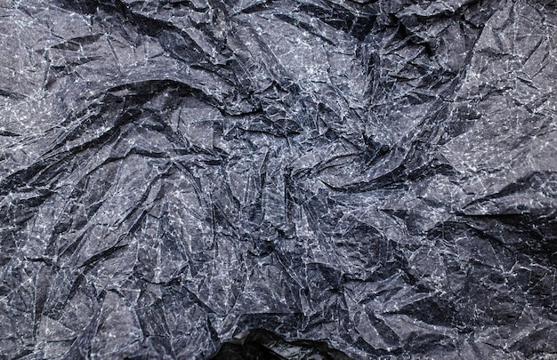 Textura rasgada de papel arrugado negro oscuro con arrugas