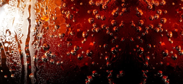 Foto textura de refresco macro vista de cerca de cubitos de hielo en fondo oscuro de cola texturas de dulce