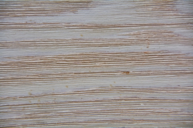 Textura de una superficie de madera clara con vetas más oscuras y visibles