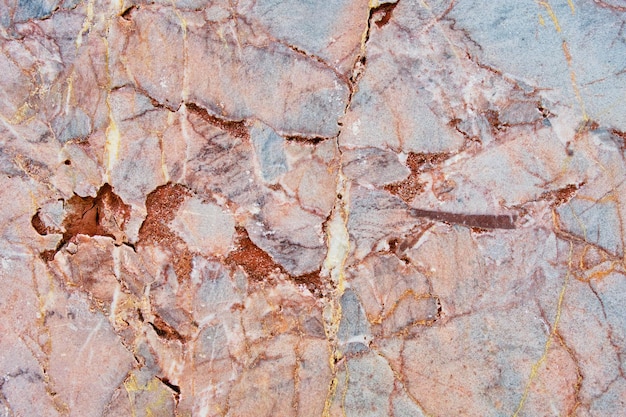 Textura y superficie de mármol de fondo con vetas rosas y grises.