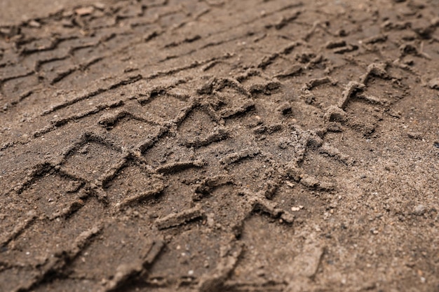 La textura de la superficie del suelo húmedo como primer plano de fondo