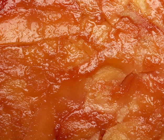 Foto textura de tarta al horno con rodajas de membrillo