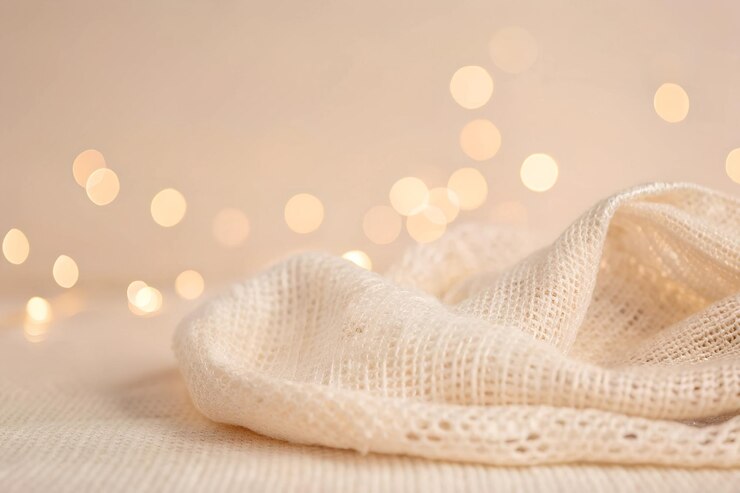 Una textura tejida que imita sutilmente una tela tejida a mano luces bokeh pastel flotan a través de la superficie
