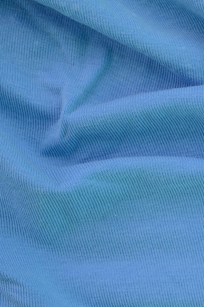 La textura de la tela en color azul. Material para confeccionar camisas y blusas.