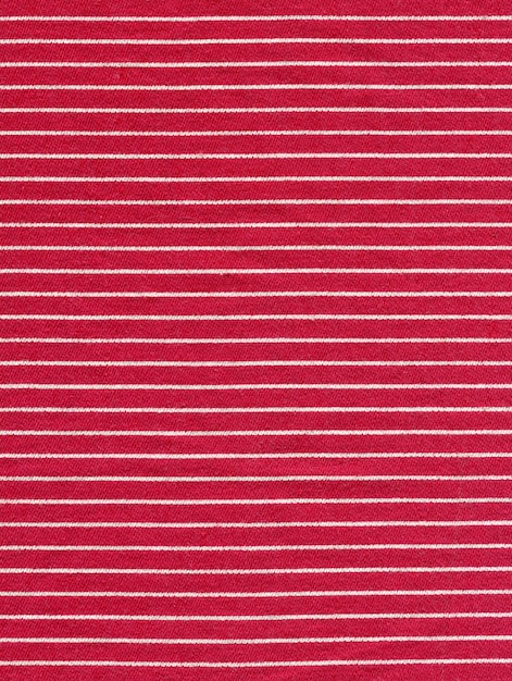 Textura de tela roja en una franja blanca