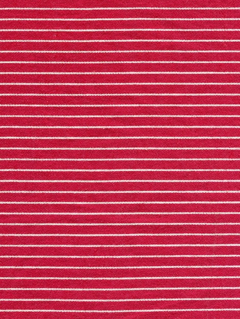 Textura de tela roja en una franja blanca