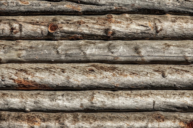 La textura de los troncos Pared de una casa rural hecha de troncos de madera con nudos Espacio de copia de fondo de madera