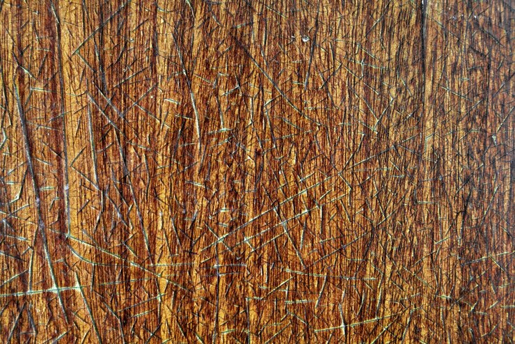 Foto textura de una vieja mesa beige de madera cubierta con una capa de laca agrietada