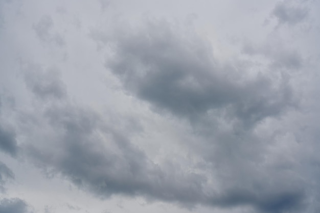 Las texturas de nubes grises oscuras se cierran.