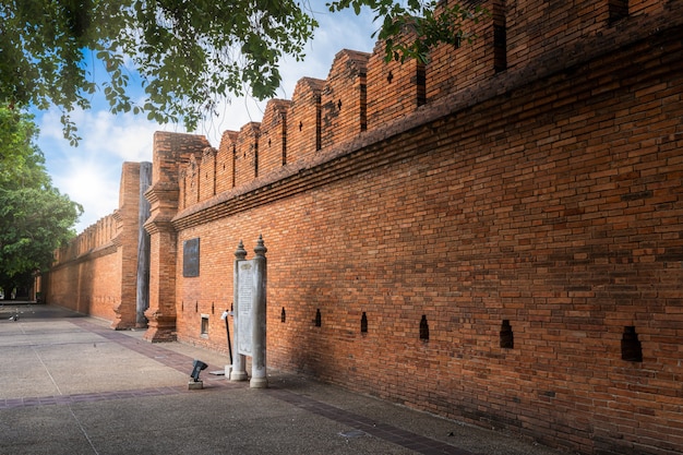 Tha Phae Gate Chiang Mai antiga muralha da cidade e destino de viagem mais popular e atração para turistas em Chiang Mai no norte da Tailândia.