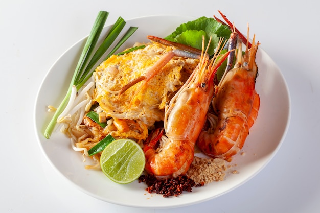 Thai gebratene Nudeln mit Garnelen (Pad Thai)