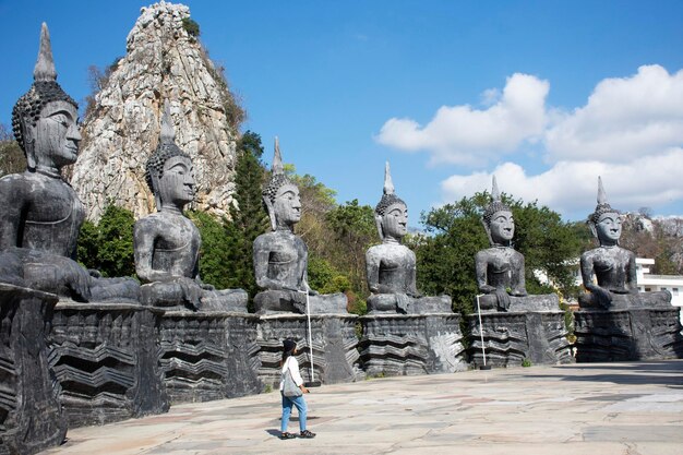 Thailändische Frauen reisen besuchen und posieren Porträt im Prasat Hin Phanom Rung Stone Castle Sanctuary Gebäude Khmer Hindu Tempel im Historical Park in der Stadt Prakhon Chai in Buri Ram Thailand