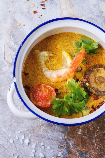 Thailändische Suppe Tom Yam