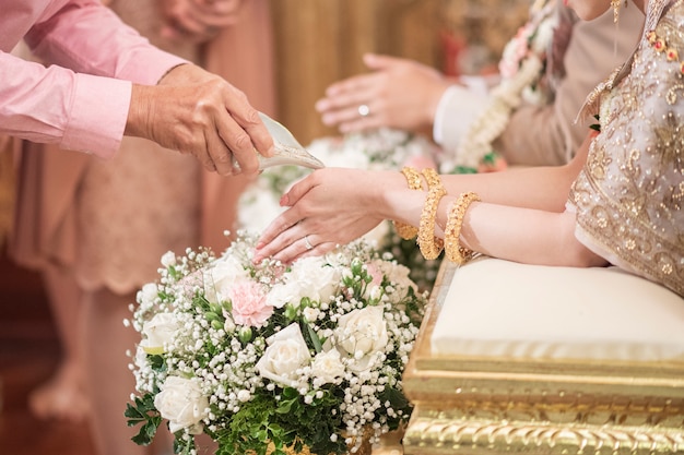 Thailändische traditionelle Hochzeit und Dekorationen